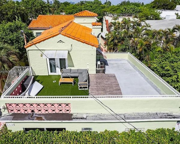 2822 Pine Tree Dr, Miami Beach, FL 33140