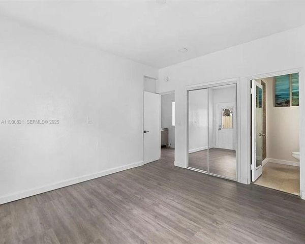 2822 Pine Tree Dr, Miami Beach, FL 33140