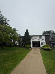 9581 Dee Road 202B, Des Plaines, IL 60016