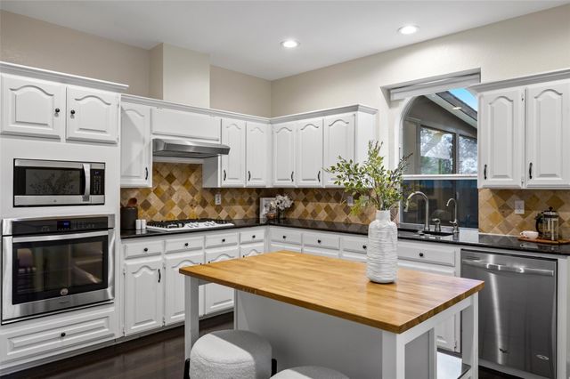 1819 Sandalwood Lane, Grapevine, TX 76051