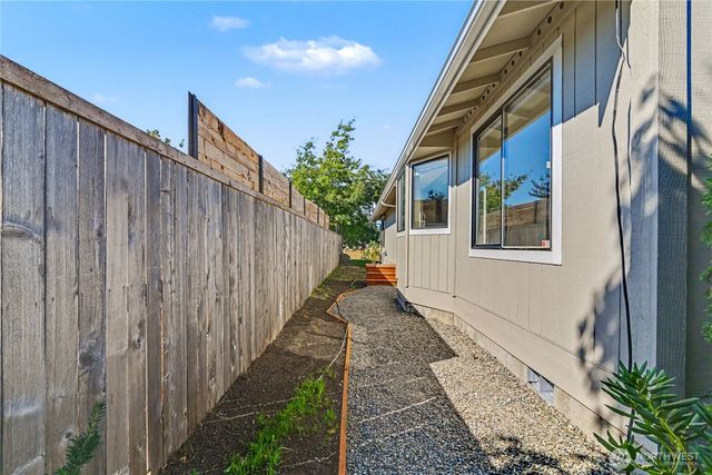 9418 180th Way SW, Rochester, WA 98579