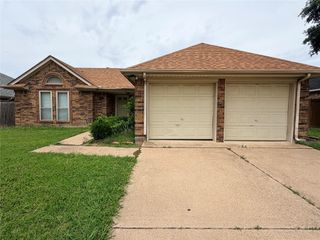 4806 Shadyway Drive, Arlington, TX 76018