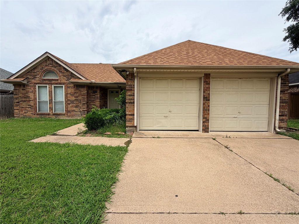 4806 Shadyway Drive, Arlington, TX 76018