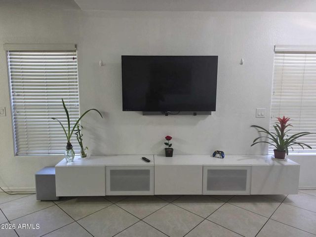 6427 W CORDES Road, Phoenix, AZ 85043