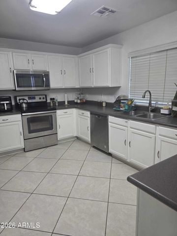 6427 W CORDES Road, Phoenix, AZ 85043