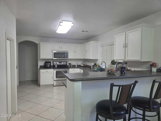 6427 W CORDES Road, Phoenix, AZ 85043