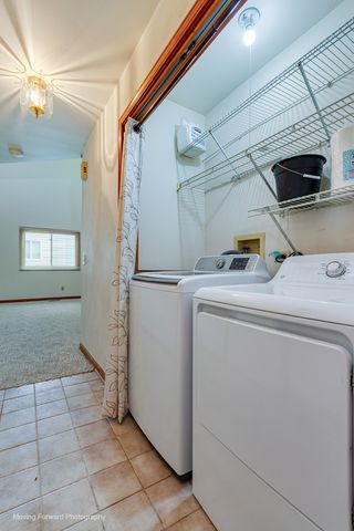 69 N Lambert Road, Glen Ellyn, IL 60137