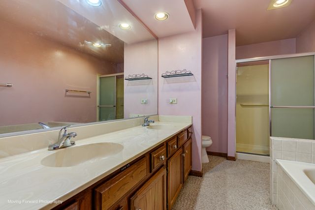 69 N Lambert Road, Glen Ellyn, IL 60137