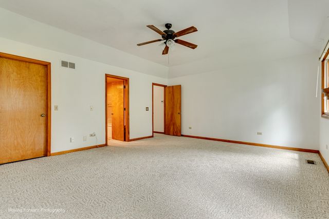 69 N Lambert Road, Glen Ellyn, IL 60137