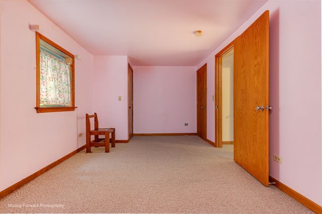69 N Lambert Road, Glen Ellyn, IL 60137