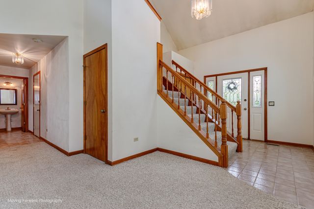 69 N Lambert Road, Glen Ellyn, IL 60137