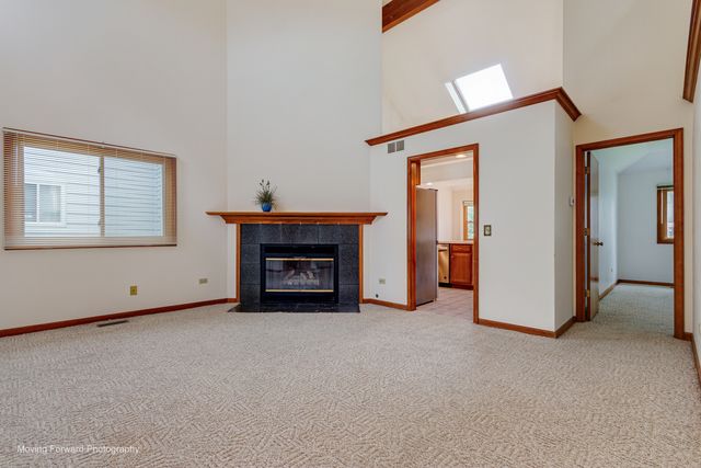 69 N Lambert Road, Glen Ellyn, IL 60137