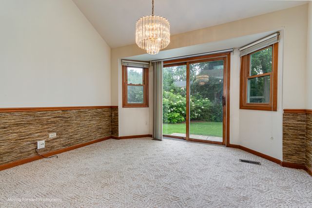 69 N Lambert Road, Glen Ellyn, IL 60137