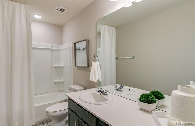 2822 Strobel, Wixom, MI 48393