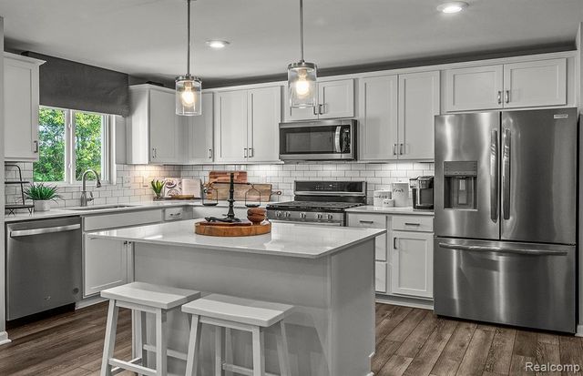 2822 Strobel, Wixom, MI 48393