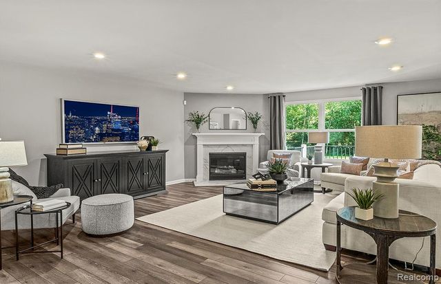 2822 Strobel, Wixom, MI 48393