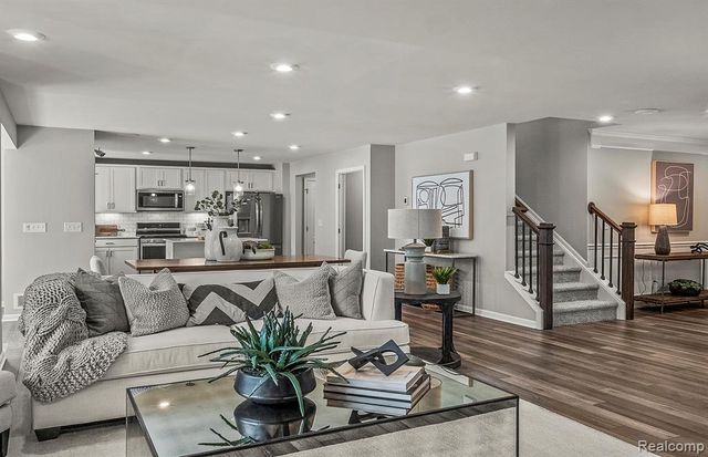 2822 Strobel, Wixom, MI 48393
