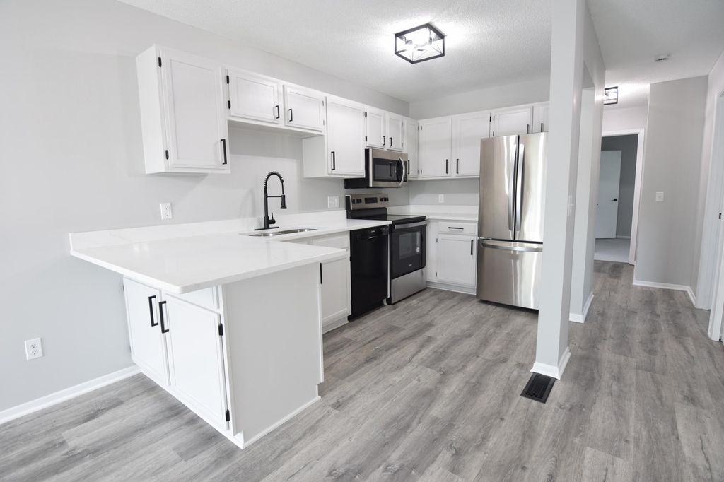 831 Evergreen Circle, Burnsville, MN 55337
