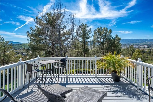 23224 Sherwood, Valencia, CA 91354