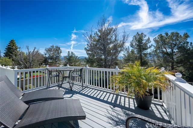 23224 Sherwood, Valencia, CA 91354