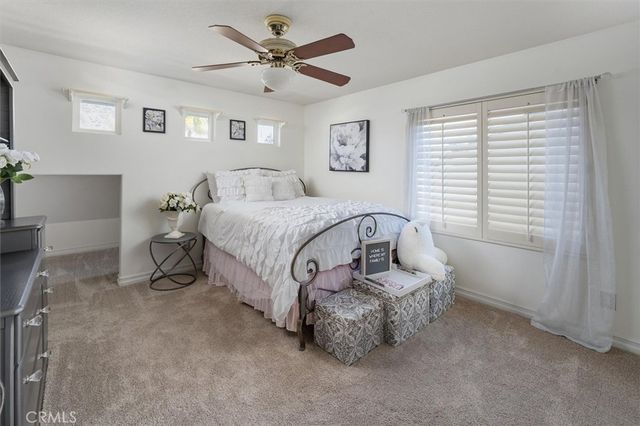 23224 Sherwood, Valencia, CA 91354