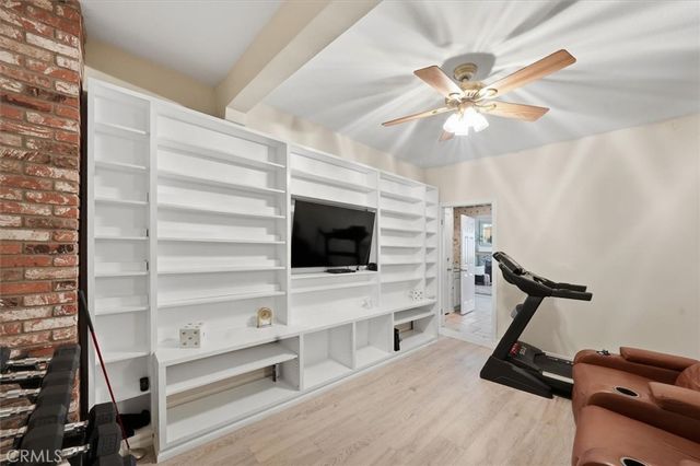 23224 Sherwood, Valencia, CA 91354