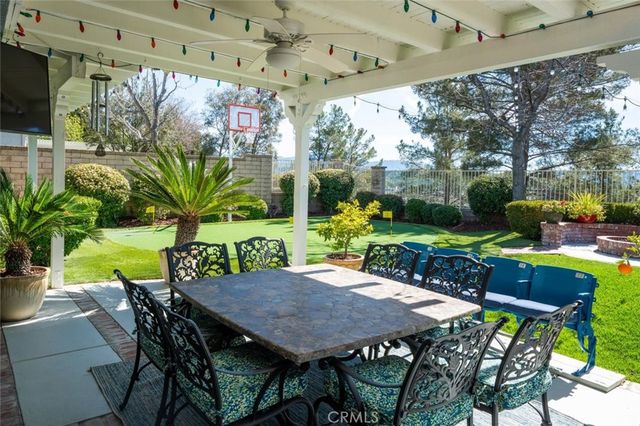 23224 Sherwood, Valencia, CA 91354