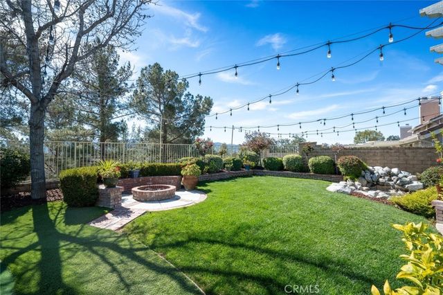 23224 Sherwood, Valencia, CA 91354