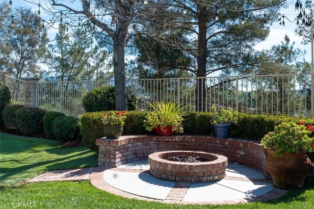 23224 Sherwood, Valencia, CA 91354