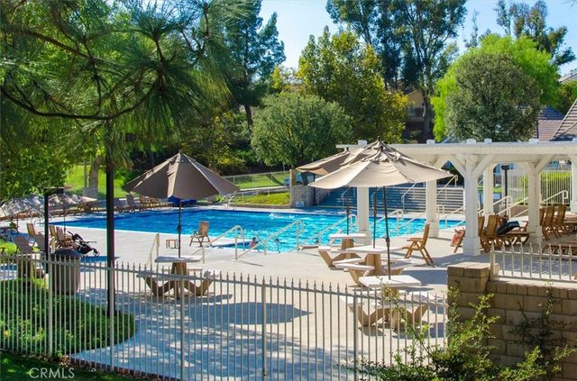 23224 Sherwood, Valencia, CA 91354