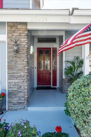 23224 Sherwood, Valencia, CA 91354