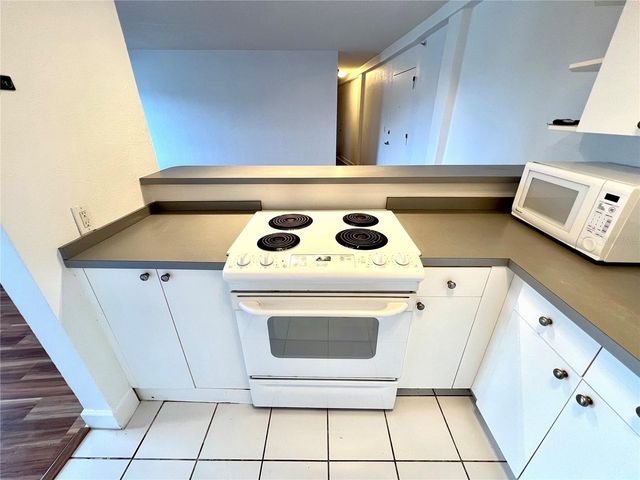 3315 58TH AVENUE S 318, St Petersburg, FL 33712