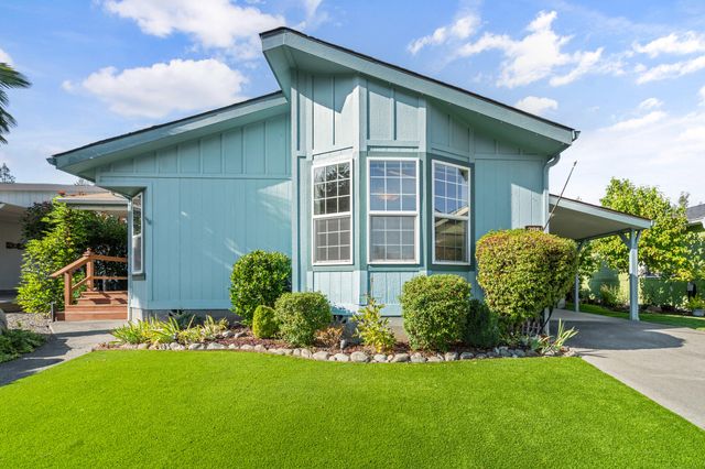208 NW Creekside Drive, Grants Pass, OR 97526