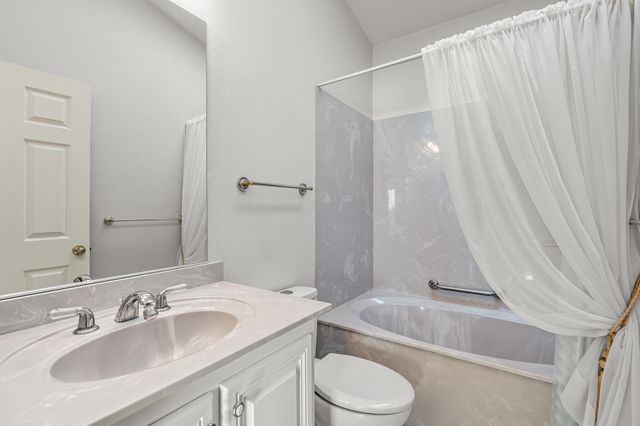 208 NW Creekside Drive, Grants Pass, OR 97526