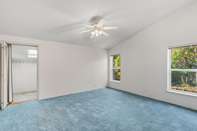 208 NW Creekside Drive, Grants Pass, OR 97526