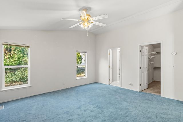 208 NW Creekside Drive, Grants Pass, OR 97526
