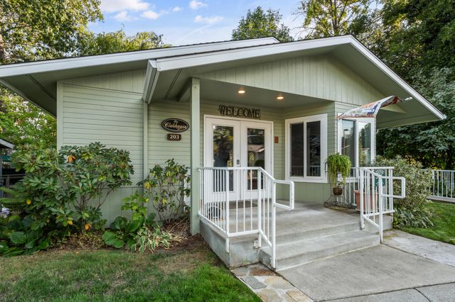 208 NW Creekside Drive, Grants Pass, OR 97526