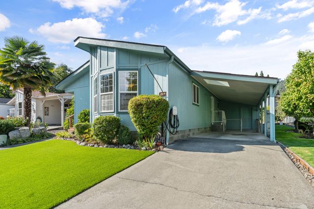 208 NW Creekside Drive, Grants Pass, OR 97526