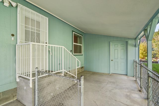 208 NW Creekside Drive, Grants Pass, OR 97526