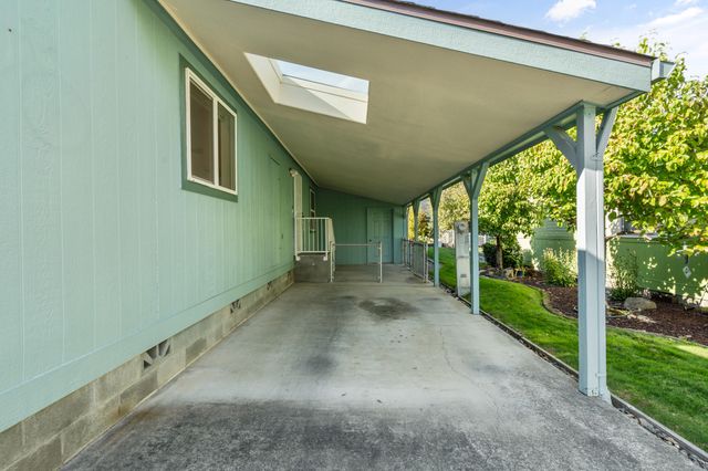 208 NW Creekside Drive, Grants Pass, OR 97526