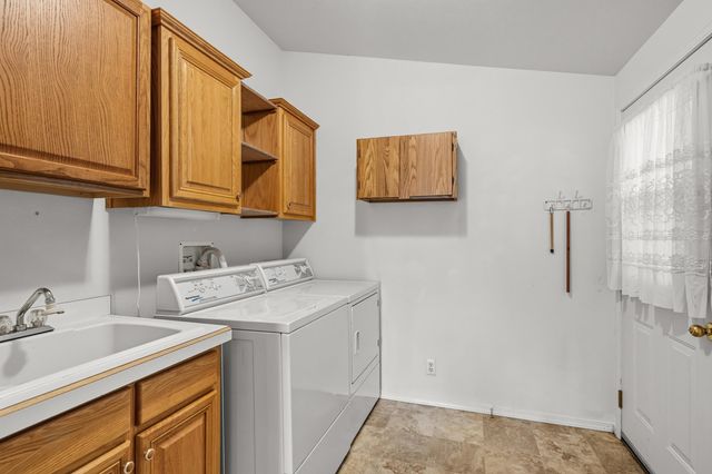 208 NW Creekside Drive, Grants Pass, OR 97526