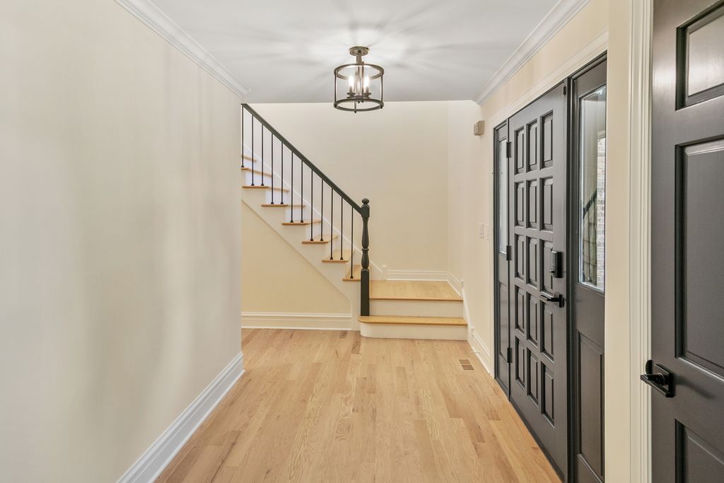 710 Alexandria Drive, Naperville, IL 60565 — photo 4