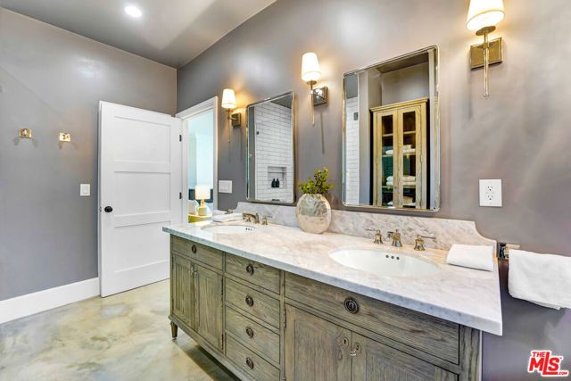 2506 Zorada Drive, Los Angeles, CA 90046