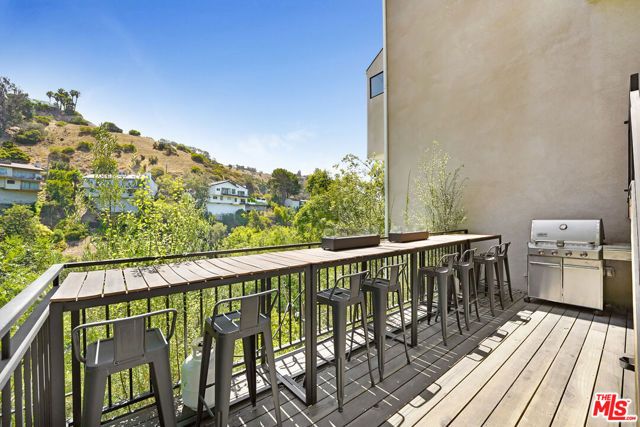 2506 Zorada Drive, Los Angeles, CA 90046