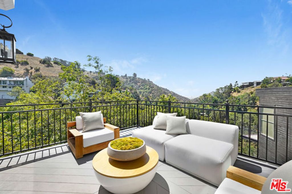 2506 Zorada Drive, Los Angeles, CA 90046