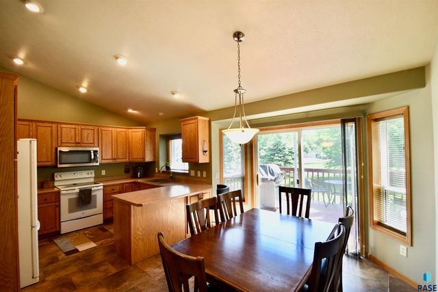 3300 S Fernwood Ave Avenue, Sioux Falls, SD 57110