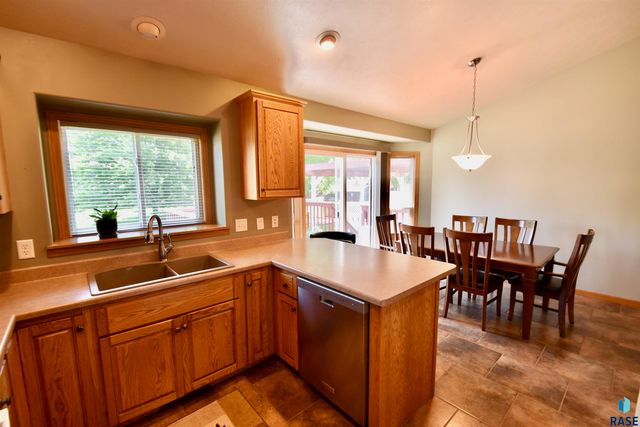 3300 S Fernwood Ave Avenue, Sioux Falls, SD 57110