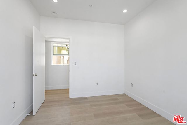 10965 Calvert, North Hollywood, CA 91606