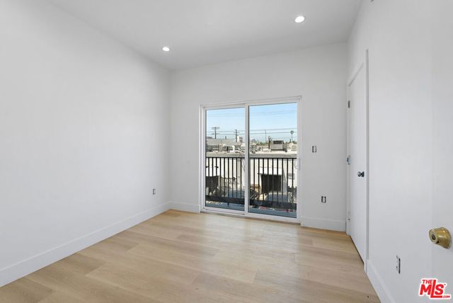 10965 Calvert, North Hollywood, CA 91606