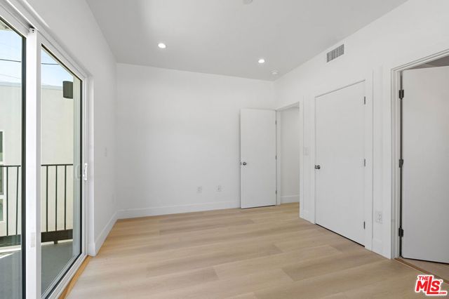 10965 Calvert, North Hollywood, CA 91606